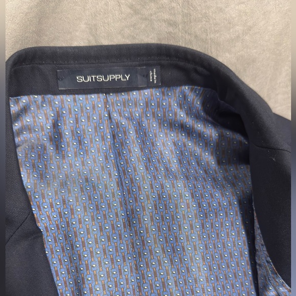 Women’s Navy Super 150 Single breasted suit (custom by Suitsupply)- 100% wool - Picture 8 of 14